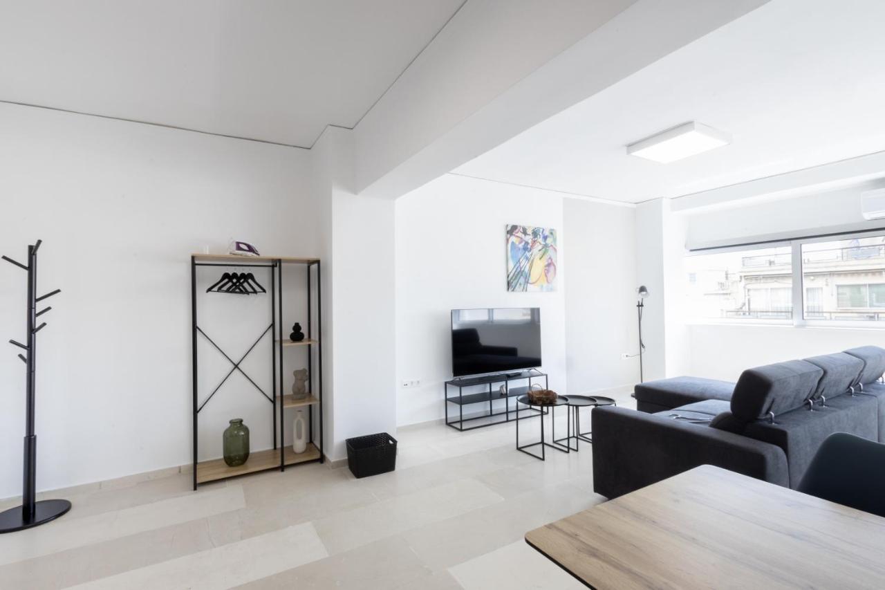 Hip And Fun Apt B Athens Exterior photo